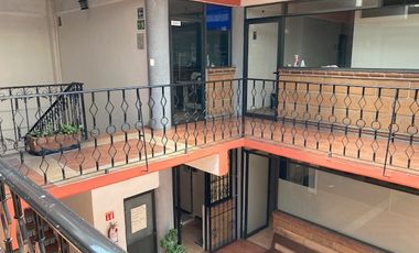 PLAZA COMERCIAL CON 16 LOCALES CON BAÑO CADA UNO