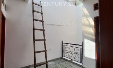 Rumah Cantik Di Tebet Timur Dekat Eco Park Sangat Strategis