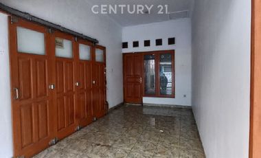 Rumah Cantik Di Tebet Timur Dekat Eco Park Sangat Strategis