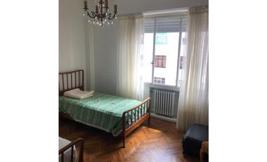 Excepcional depto de 4 amb con dep. en edificio de gran calidad, de corte señorial