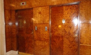 Excepcional depto de 4 amb con dep. en edificio de gran calidad, de corte señorial