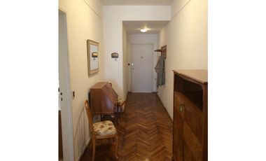 Excepcional depto de 4 amb con dep. en edificio de gran calidad, de corte señorial