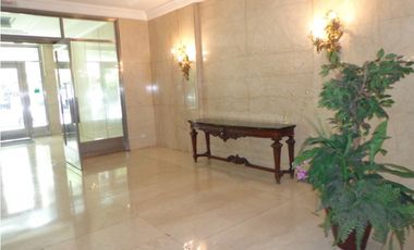 Excepcional depto de 4 amb con dep. en edificio de gran calidad, de corte señorial