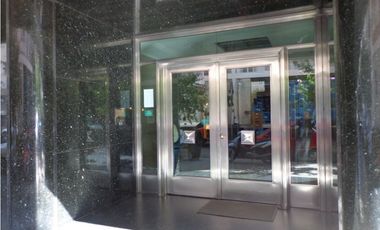 Excepcional depto de 4 amb con dep. en edificio de gran calidad, de corte señorial