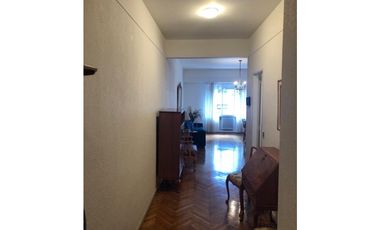 Excepcional depto de 4 amb con dep. en edificio de gran calidad, de corte señorial