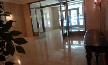 Excepcional depto de 4 amb con dep. en edificio de gran calidad, de corte señorial