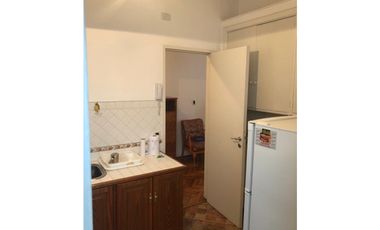 Excepcional depto de 4 amb con dep. en edificio de gran calidad, de corte señorial