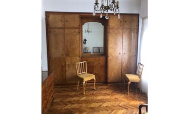 Excepcional depto de 4 amb con dep. en edificio de gran calidad, de corte señorial