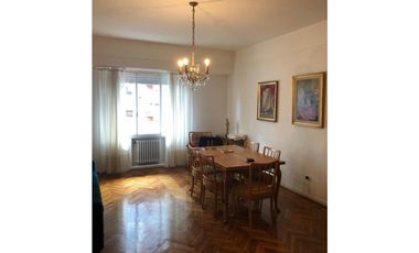 Excepcional depto de 4 amb con dep. en edificio de gran calidad, de corte señorial