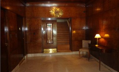 Excepcional depto de 4 amb con dep. en edificio de gran calidad, de corte señorial
