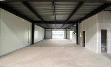 SE ALQUILA OFI- BODEGA EN MILLA 8