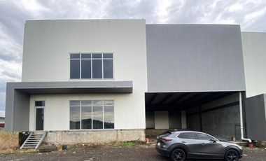 SE ALQUILA OFI- BODEGA EN MILLA 8