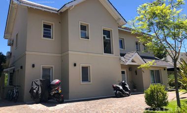 Hermosa Casa en Santa Catalina, Villanueva