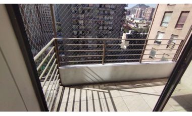 Comuna de Santiago Dpto piso 12 norte Carmen con Marín 1D y 1 escritorio+1baño con terraza