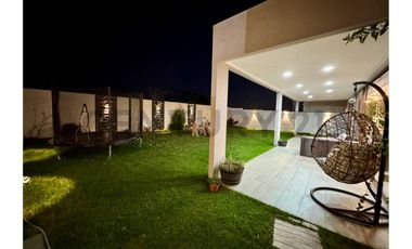 SE VENDE IMPECABLE CASA EN CONDOMINIO EN CHICUREO