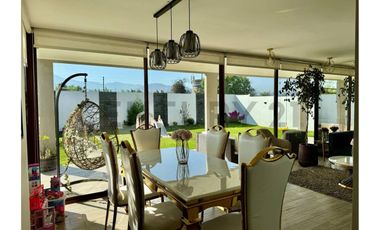 SE VENDE IMPECABLE CASA EN CONDOMINIO EN CHICUREO