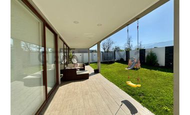 SE VENDE IMPECABLE CASA EN CONDOMINIO EN CHICUREO