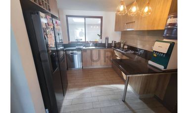 SE VENDE IMPECABLE CASA EN CONDOMINIO EN CHICUREO