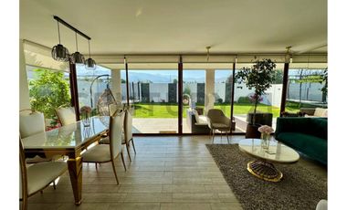 SE VENDE IMPECABLE CASA EN CONDOMINIO EN CHICUREO
