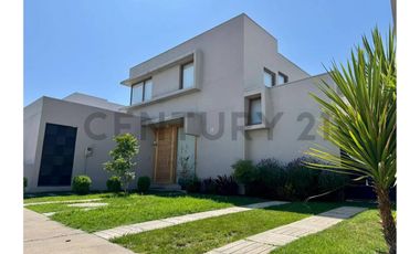SE VENDE IMPECABLE CASA EN CONDOMINIO EN CHICUREO