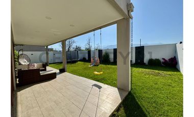 SE VENDE IMPECABLE CASA EN CONDOMINIO EN CHICUREO