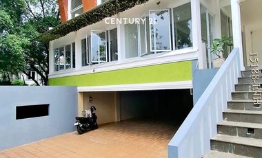 Disewakan Rumah Hook Design Tropical Modern Di Pondok Indah