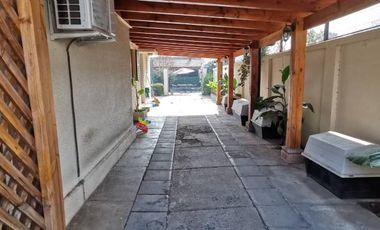 AMPLIA CASA CON GRAN TERRENO