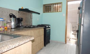 casa en venta en los robles. Cod V87542