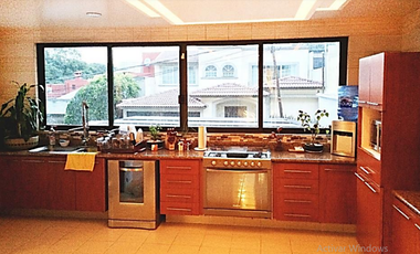 ¡¡ CASA EN VENTA EN TECAMACHALCO, YA REMODELADA, LISTA PARA VVIRLA !!