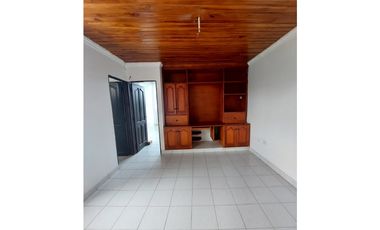 VENTA DE CASA DE DOS PISOS EN LA CASTELLANA DE MONTERA