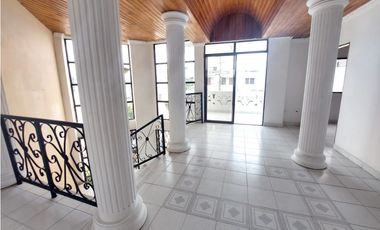 VENTA DE CASA DE DOS PISOS EN LA CASTELLANA DE MONTERA