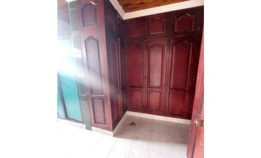 VENTA DE CASA DE DOS PISOS EN LA CASTELLANA DE MONTERA