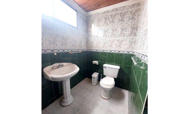VENTA DE CASA DE DOS PISOS EN LA CASTELLANA DE MONTERA