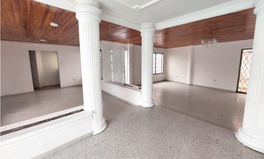 VENTA DE CASA DE DOS PISOS EN LA CASTELLANA DE MONTERA