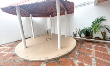 VENTA DE CASA DE DOS PISOS EN LA CASTELLANA DE MONTERA