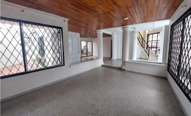 VENTA DE CASA DE DOS PISOS EN LA CASTELLANA DE MONTERA
