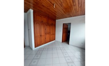 VENTA DE CASA DE DOS PISOS EN LA CASTELLANA DE MONTERA