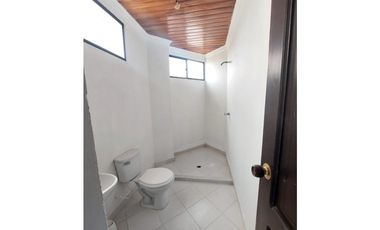 VENTA DE CASA DE DOS PISOS EN LA CASTELLANA DE MONTERA