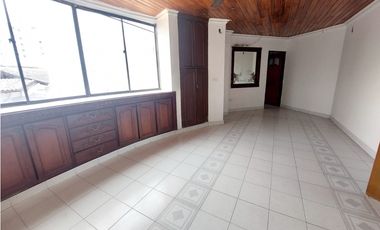 VENTA DE CASA DE DOS PISOS EN LA CASTELLANA DE MONTERA