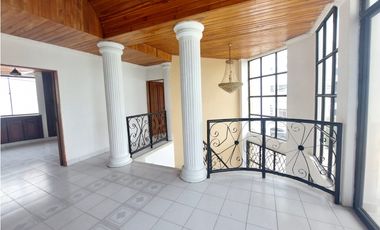 VENTA DE CASA DE DOS PISOS EN LA CASTELLANA DE MONTERA