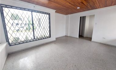 VENTA DE CASA DE DOS PISOS EN LA CASTELLANA DE MONTERA