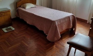 CHALET 5 AMBIENTES CON QUINCHO EN PINOS DE ANCHORENA