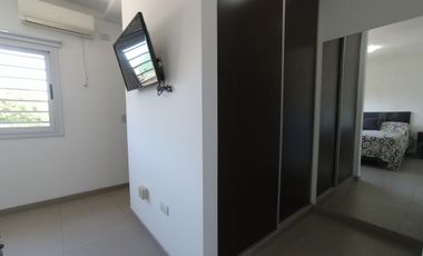 RETASADA  Casa de 5 AMBIENTES ubicada a 300 metros de la estación .