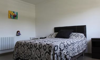 RETASADA  Casa de 5 AMBIENTES ubicada a 300 metros de la estación .