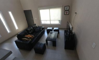 RETASADA  Casa de 5 AMBIENTES ubicada a 300 metros de la estación .