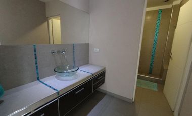 RETASADA  Casa de 5 AMBIENTES ubicada a 300 metros de la estación .
