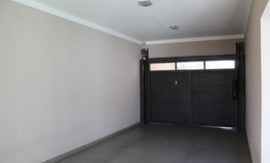 RETASADA  Casa de 5 AMBIENTES ubicada a 300 metros de la estación .