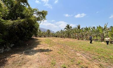 Rancho pequeño, cerca de la carretera principal