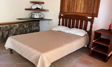 Rancho pequeño, cerca de la carretera principal