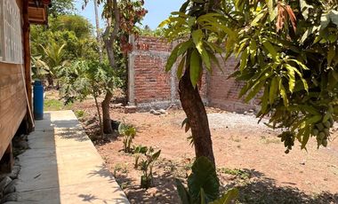 Rancho pequeño, cerca de la carretera principal